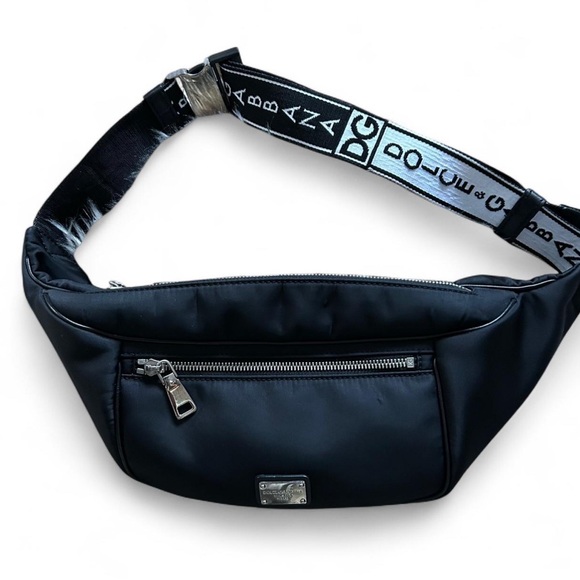 バッグ DOLCE&GABBANA Black l Plate Belt Bag Small nylon belt bag with rubberized logo in Black for Men